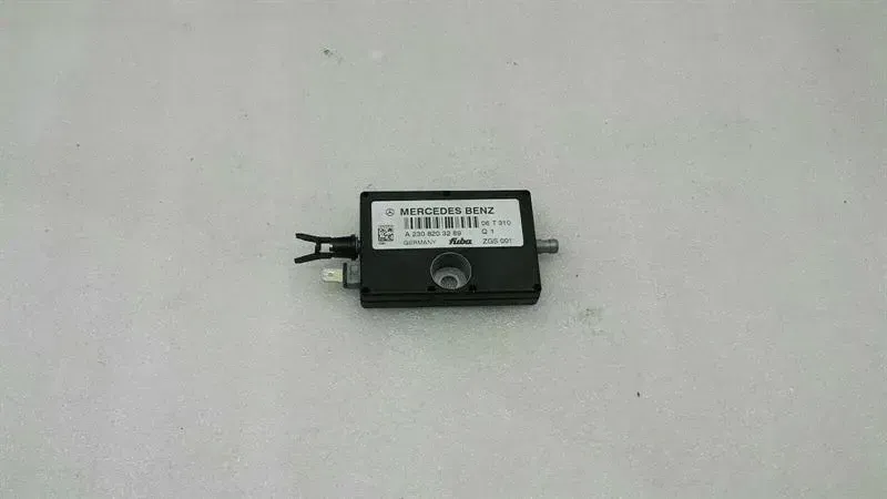 Mercedes SL R230 antenna amplifier A2308203289 antenna amplifier
