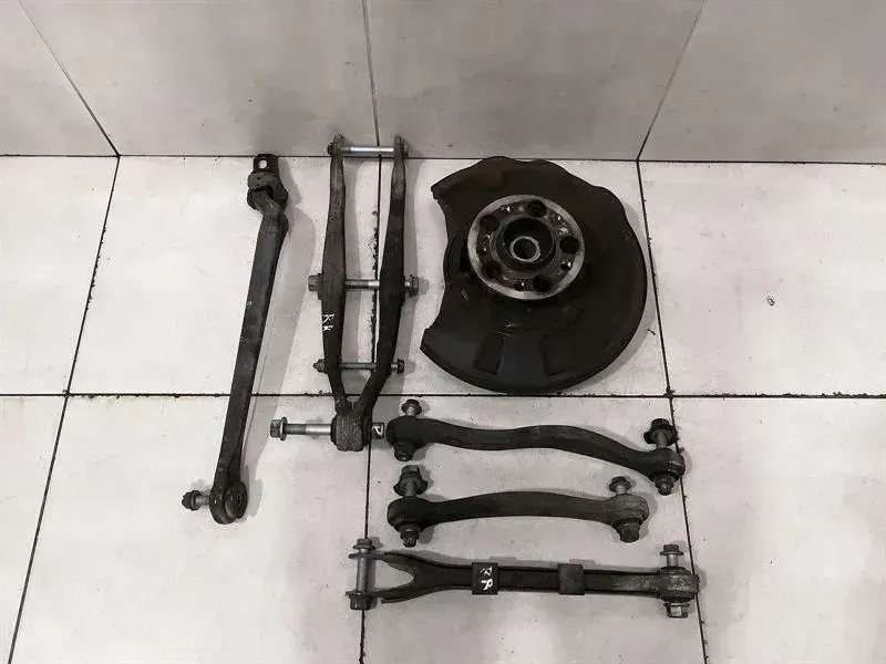 Mercedes CLS55 AMG W219 Right Rear Hub A2113504608 Wheel Bearing Housing Rear Right