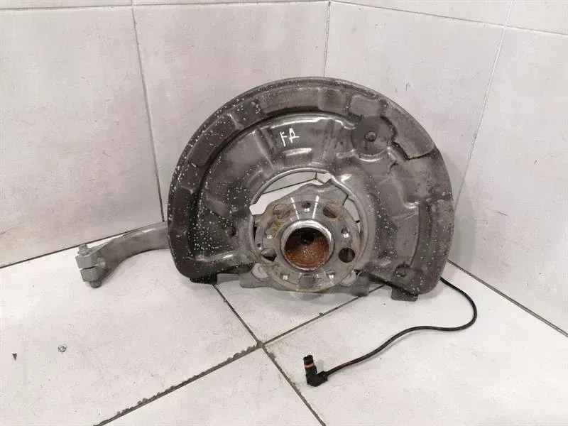 Mercedes SL R231 right front hub A2313320801 wheel bearing housing front right