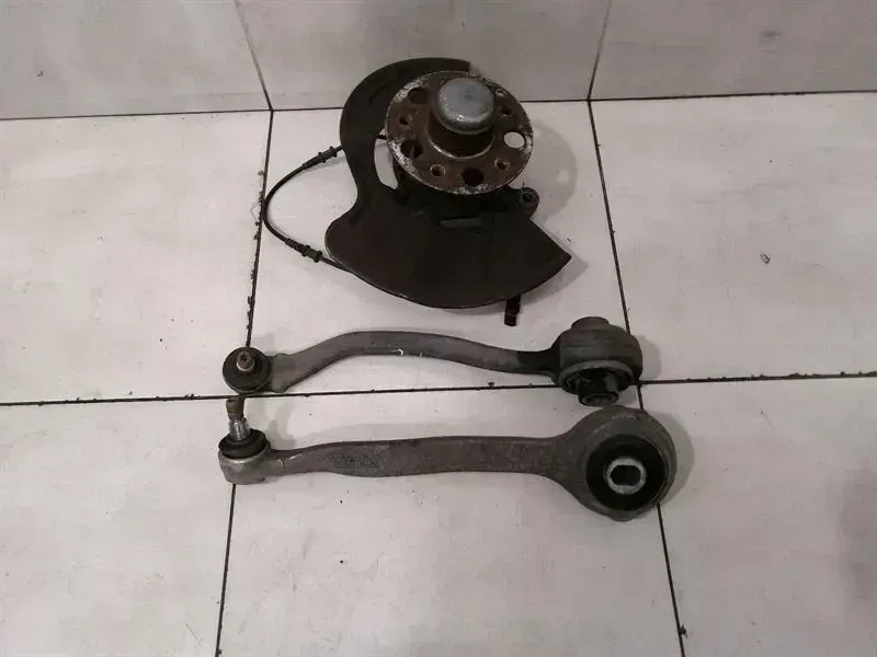 Mercedes SLK R171 SLK55 AMG FLH hub A2043320101 wheel bearing housing front left