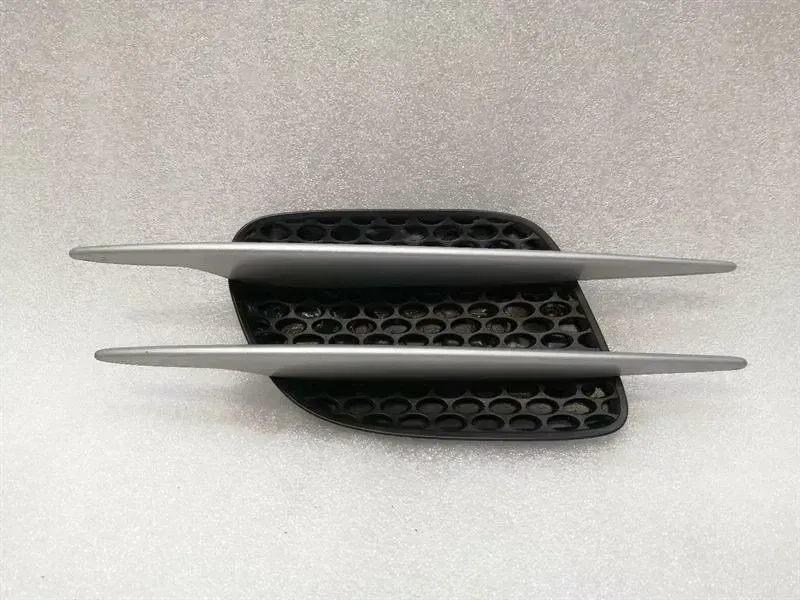 Mercedes SL R230 Fram Vänster Vinge Grill A2306900136 Stänkskärmar Grill Vänster VL