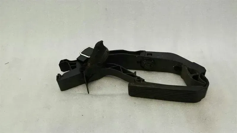 Mercedes E Class W211 Gas Pedal (Electrical) A2113000604 Accelerator Pedal