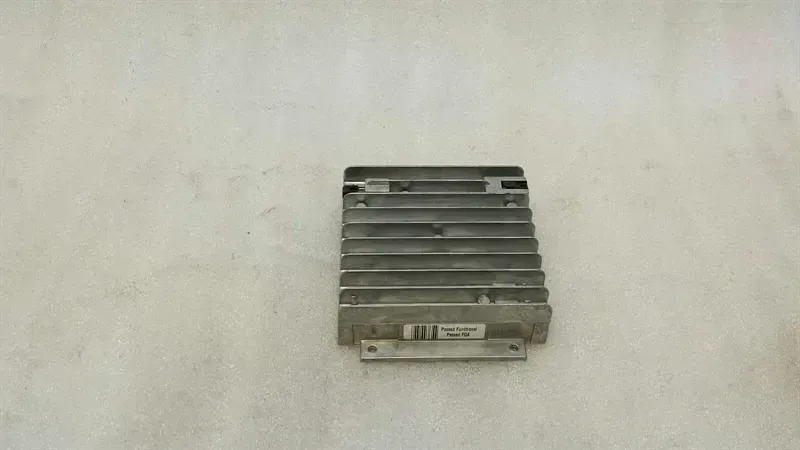Mercedes E Class W211 Aerial / Antenna 8YN9526A Antenna Amplifier Motorola