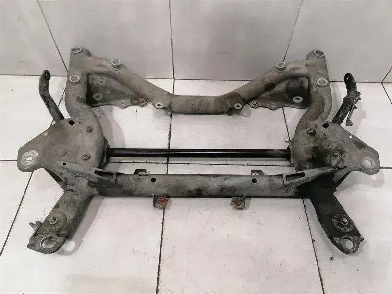 Mercedes C Class W204 Beam Subframe Front A2046281057 Front Axle Carrier