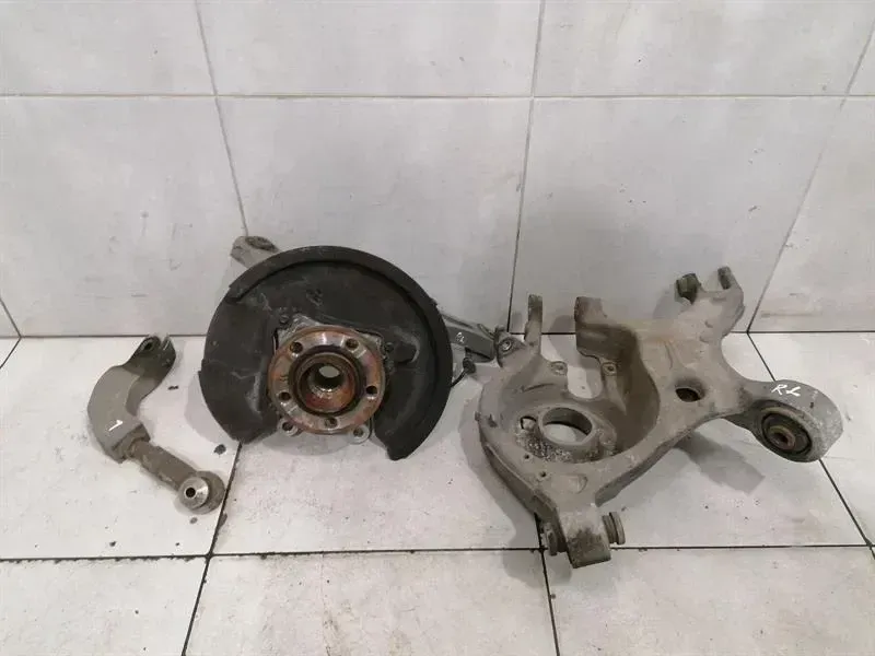 Ford Mustang MK6 S550 Left Rear Hub FR3Z-5500-A Wheel Bearing Housing Rear Left