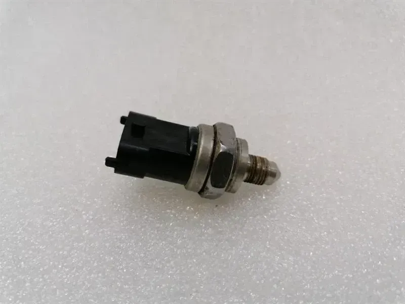 Porsche Panamera 970 Sensor 94860623001 Fuel Distributor Pressure Sensor 4.8