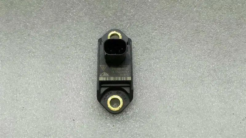 Porsche Panamera 970 Crash Sensor 97060611100 Accelerometer