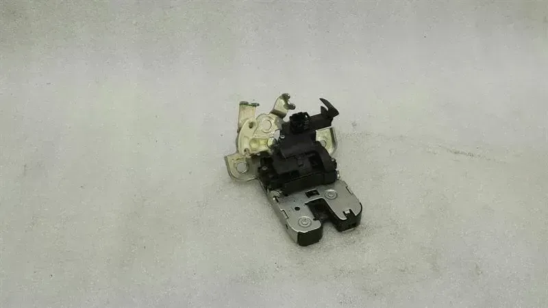 Audi S3 8P boot lock 8K9827505 tailgate lock