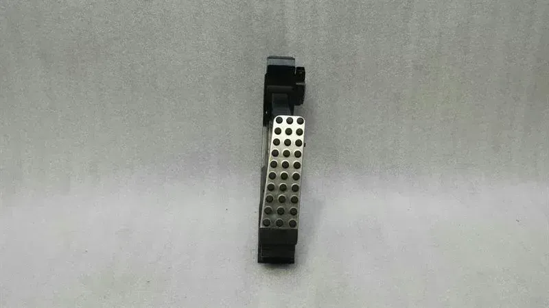 Mercedes SLK55 AMG R171 Gas Pedal (Electrical) A1703000404 Accelerator Pedal