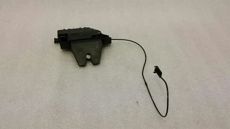 BMW 1 Series E87 Boot Lock 8196401 Tailgate Lock