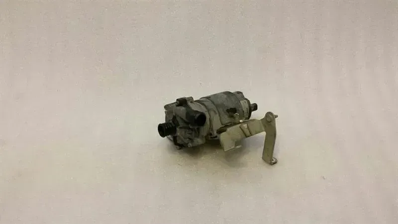 Mercedes CL W216 Additional Cooling Pump A0005000386 Coolant Pump Pump M156