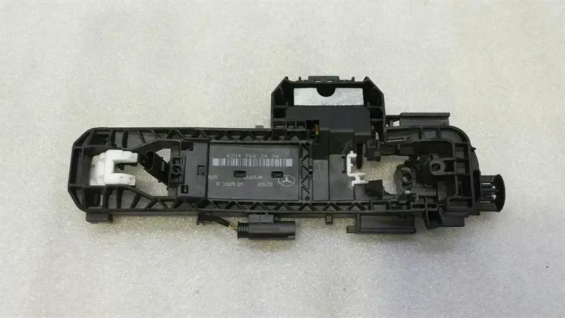 Mercedes W204 W212 door handle carrier right A2047602434 RRH door handle carrier