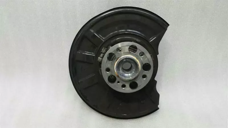 Mercedes E63 AMG W212 Right Rear Hub A2043500841 Wheel Bearing Housing Rear Right