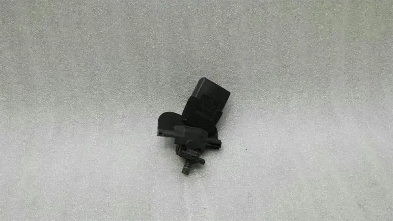 Audi S5 8T belt buckle 8T0857739B belt buckle left