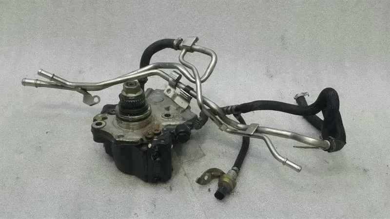Mercedes W205 Fuel Pump Mechanical A6510703301 Fuel Pump OM651 Complete