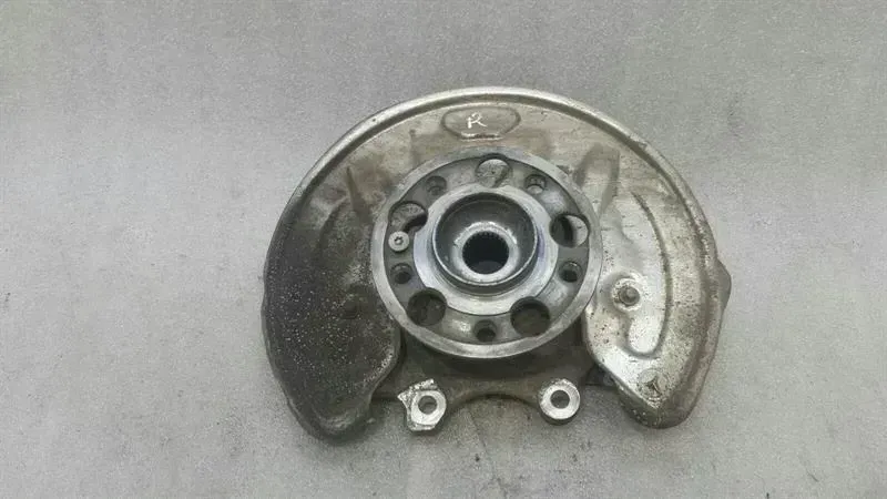 Mercedes C Class W205 Right Rear Hub A2053500241 Wheel Bearing Housing Rear Right