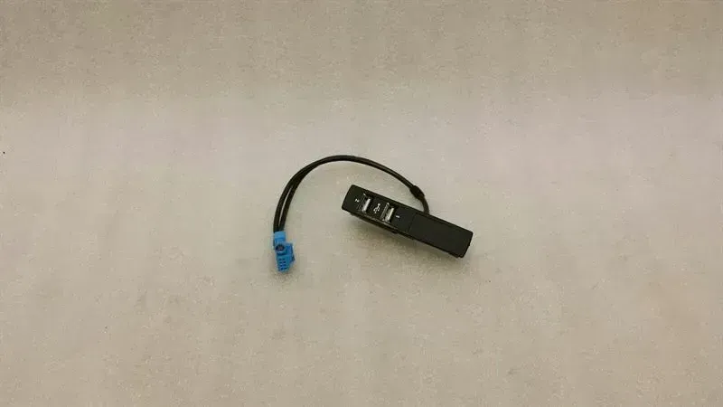 MERCEDES S-CLASS W222 USB INPUT A2228200915 USB SOCKET