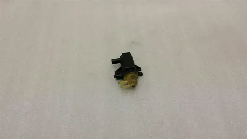 Mercedes C Class W205 Vacuum Valve A0091533128 Pressure Converter Turbo