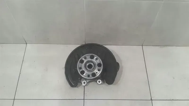 Mercedes C Class W205 Right Rear Hub A2053500241 Wheel Bearing Housing Rear Right