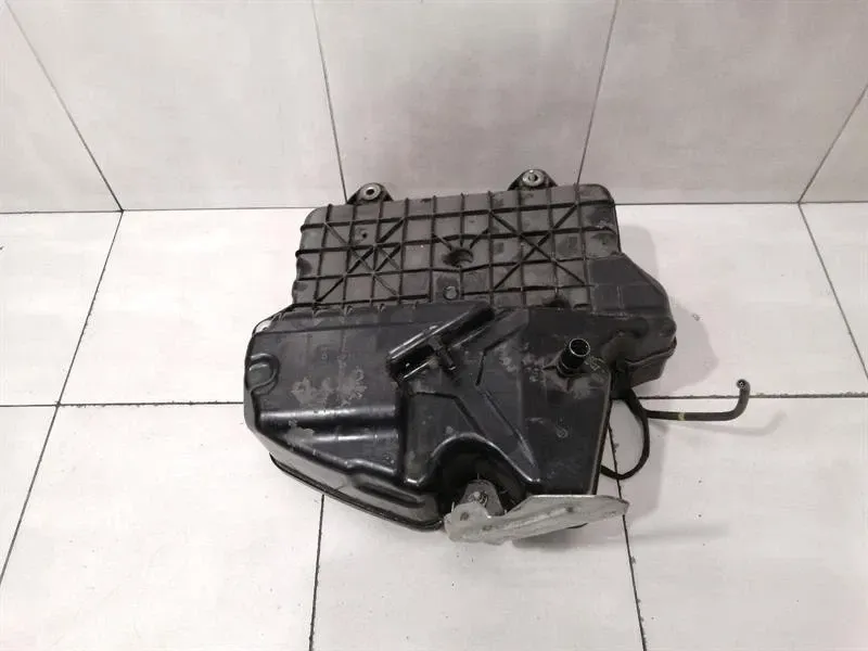 Mercedes C Class W205 AD BLUE Fuel Tank A2054703901 Fuel Tank AD BLUE
