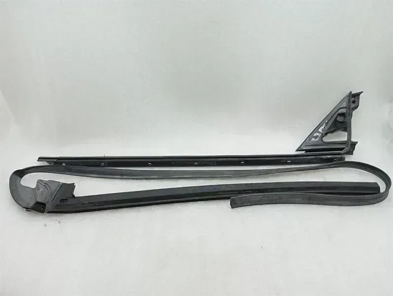 Ferrari 812 Superfast F152M Door Seal 890461 RH DOOR Door Seals