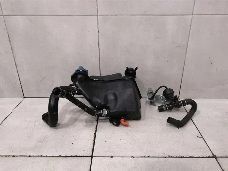 Porsche Cayman 718 GT4 Expansion Tank 98110604704 Expansion Tank Coolant