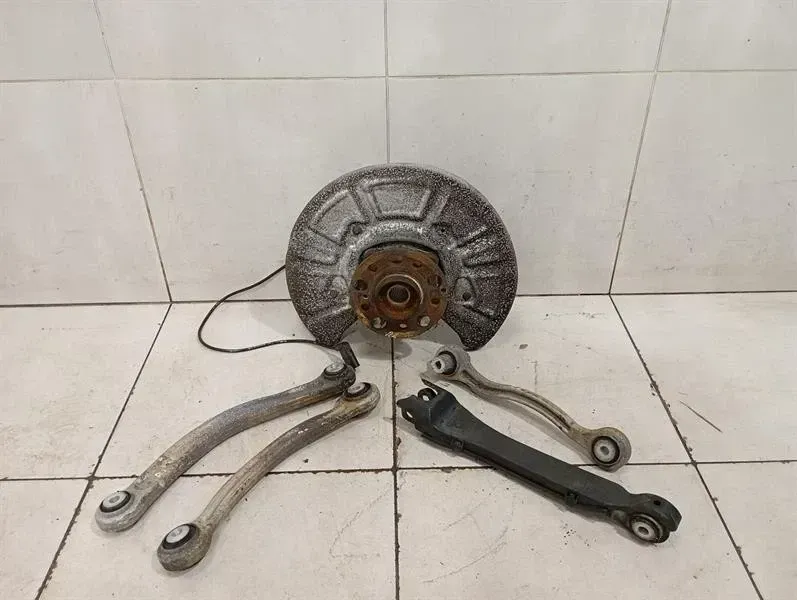 Mercedes C63 AMG W205 Left Rear Hub A2053509713 Wheel Bearing Housing Rear Left