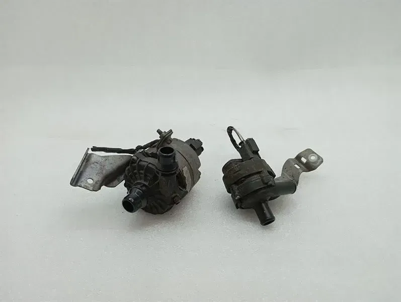Mercedes C Class W205 Additional Cooling Pump A0005001700 Coolant Pump Pump