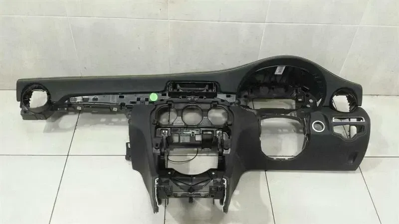 Mercedes W205 RHD Dashboard A2056805500 Right Handlebar C63 AMG Edition 1 Leather