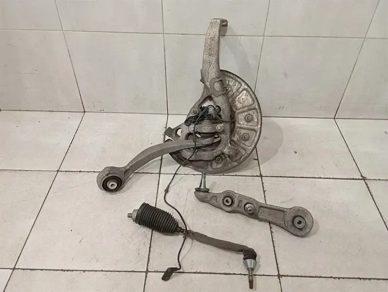 Mercedes C Class W205 Left Front Hub A2053309903 Wheel Bearing Housing Front Left