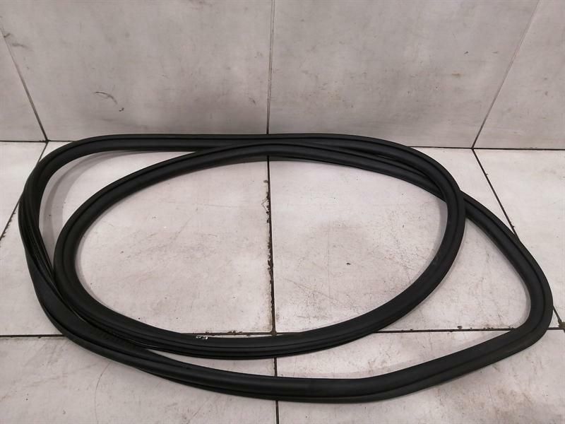 Porsche Macan 95b Front Right Door Seal 95B831721 Door Seals Front Re