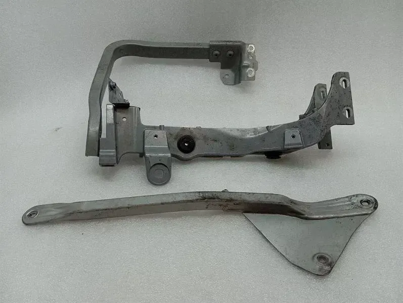 Bentley Continental GT 18-24 3S 3SD FRH wing bracket 3SD821226C bracket right