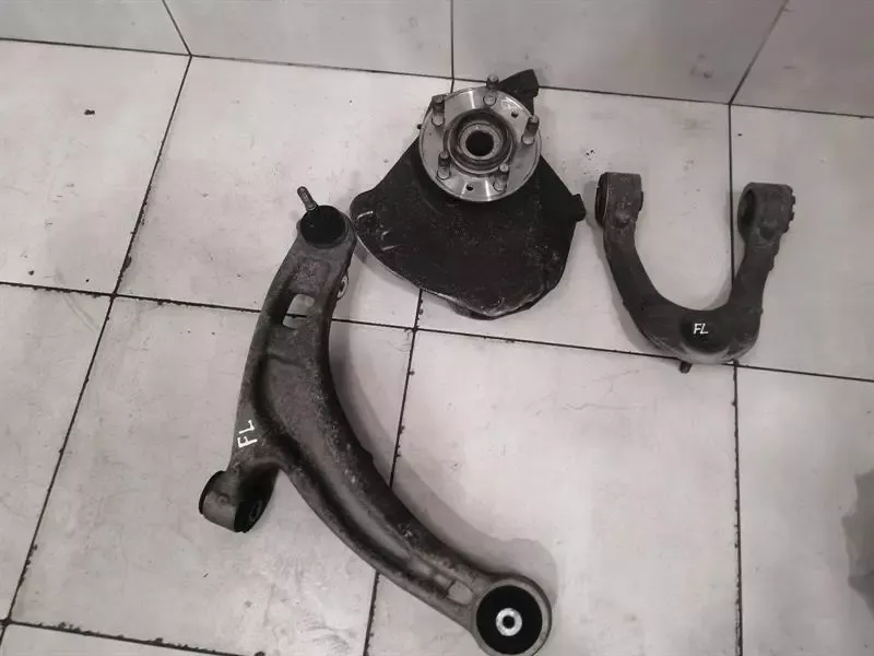 ASTON MARTIN DB9 COUPE Left Front Hub 7G43-3K185-AB Wheel Bearing Housing Front Left