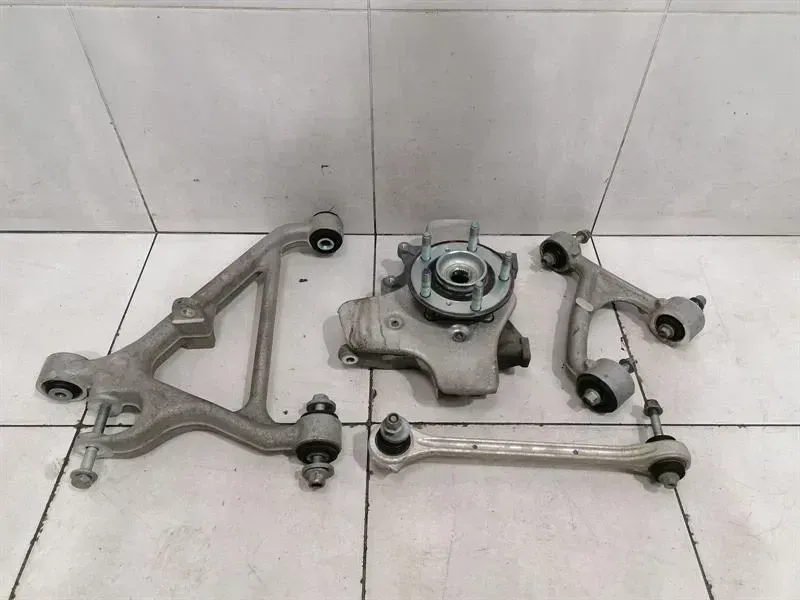 Aston Martin Rapide AMR Right Rear Hub AD43-5A970-AB Rear Wheel Bearing Housing