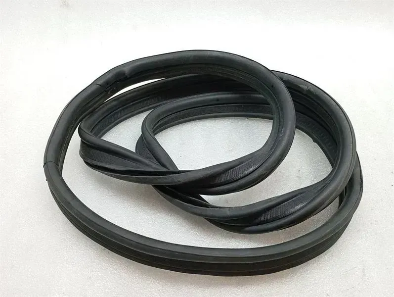 Ferrari 612 Scaglietti F137 boat lid seal 66982600 tailgate seals