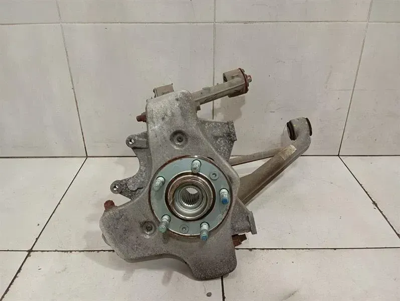 ASTON MARTIN CURVE MK2 Right Rear Hub 8D33-5A970-AB Wheel Bearing Case Rear Re