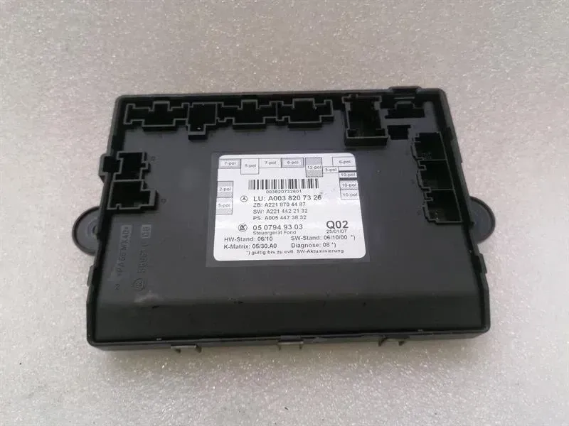 Mercedes S W221 rear left door module A0038207326 rear Li door control unit