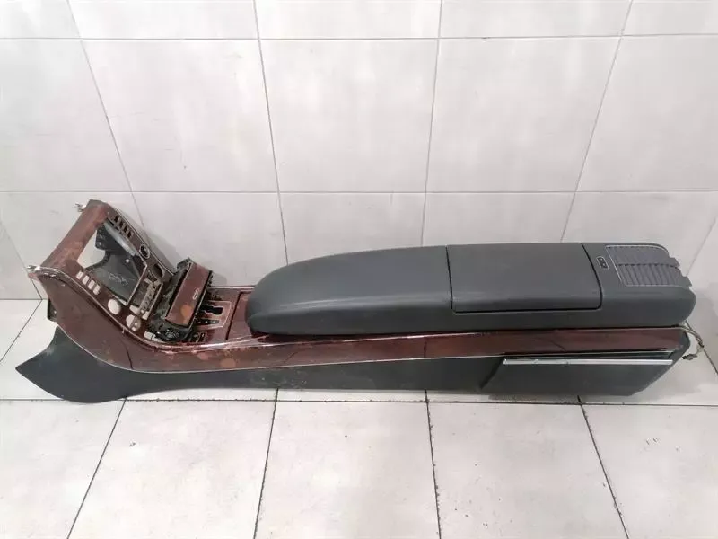 Maybach 62 V240 Console A2406800450 Center Console Console