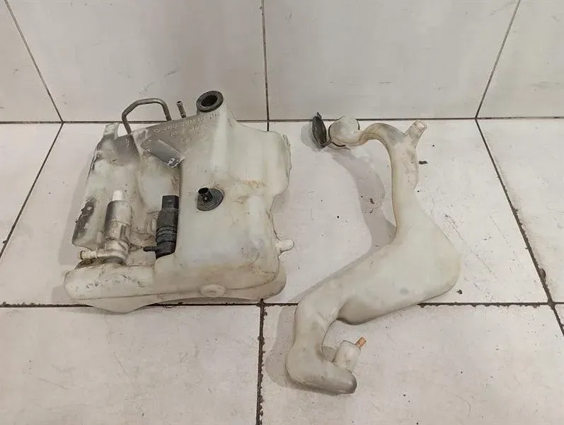 Maybach 62 V240 washer fluid reservoir A2408600064 washer fluid tank -