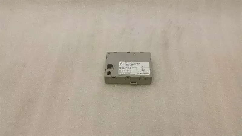 Mercedes SL R230 Central Gateway Module A2305407145 Central Control Unit ZGW