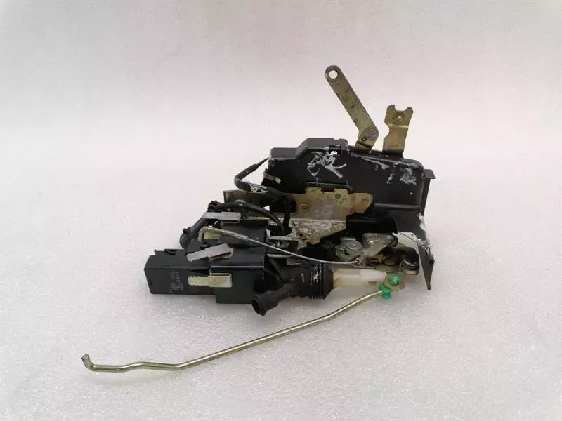 Ferrari 550 Maranello F133 door lock 64657600 RH door lock