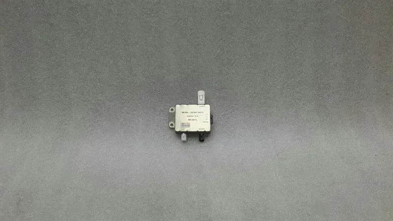 Mercedes SL R230 Aerial / Antenna A2208271842 Antenna Amplifier