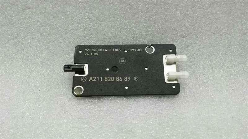 Mercedes CLS W219 Aerial / Antenna A2118208689 Antenna Amplifier