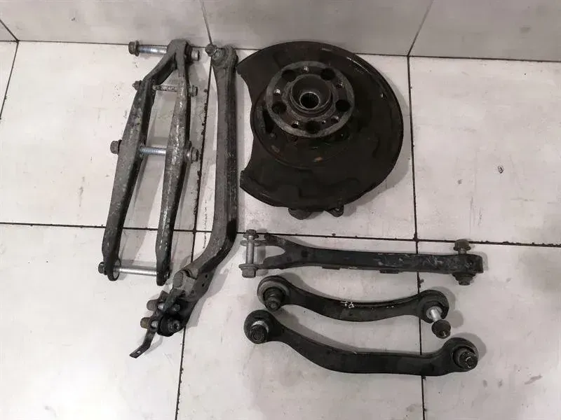 Mercedes W219 CLS55 AMG Left Rear Hub A2113504508 Wheel Bearing Housing Rear Left