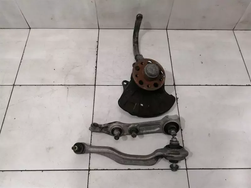 Mercedes CLS55 AMG W219 Right Front Hub A2113305220 Wheel Bearing Housing Front Right