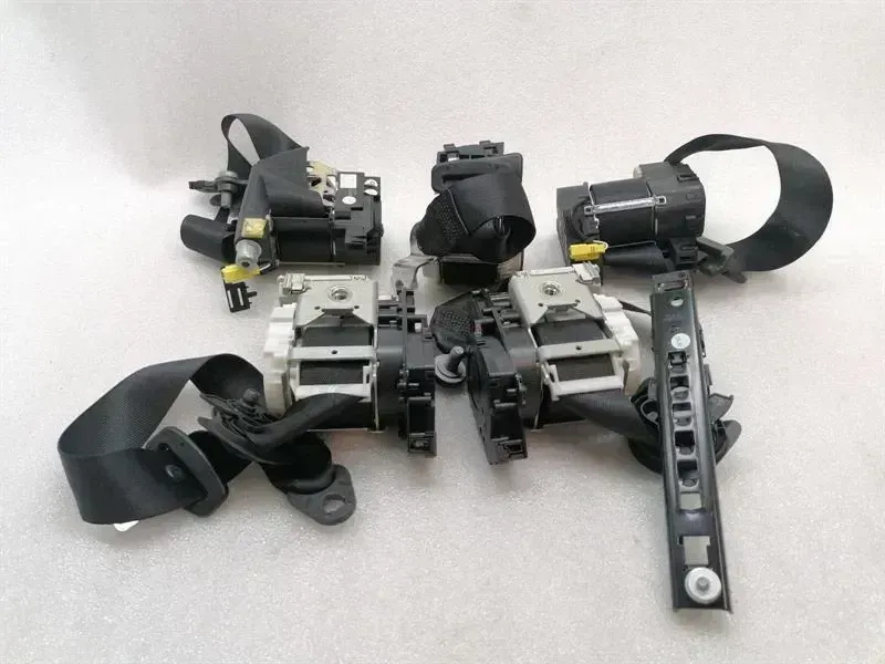 Mercedes S-class W221 seat belt set A2218606785 seat belt set