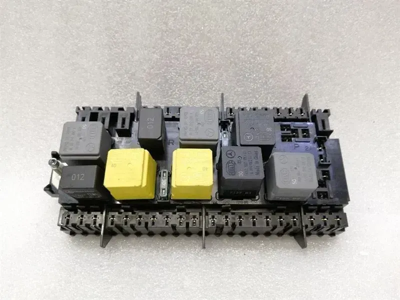 Mercedes GLS 350D Fuse Box A1669068201 Fuse Box