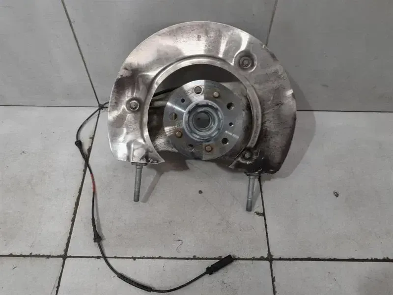 BMW 3 M3 G81 G21 LCI Right Front Hub 31 21 7883640 Wheel Bearing Housing Front Right