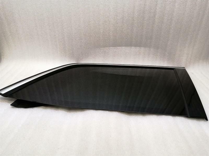 Mercedes GLS350D Right Rear Quarter Glass A1666700449 Door Glass 1/4 Rear Right