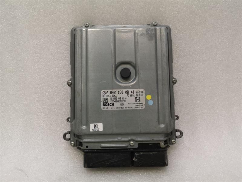 Mercedes S-Class W221 Engine ECU A6421500841 Engine Control Unit OM642 V6 DIESEL